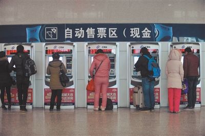 巨变十年间 游子归家路