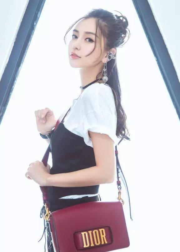 baby杨幂关晓彤竟看不出年龄差？原来她们扎了同款发型！