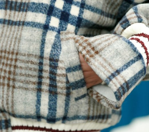 不到1米6的女人，推荐你们穿短款毛呢+小脚裤，高挑洋气