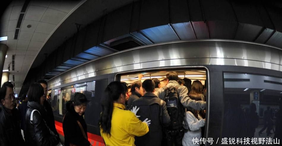 二线城市中地铁最拥挤的城市，拥挤程度中国第二比北京还挤
