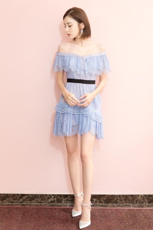 古力娜扎这么窄的裙子也要硬穿进去，对自己真狠，网友：显身材呗