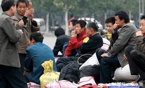 #养家#“失业潮”再度来袭, 一大批农民工被迫返乡, 以后靠什么