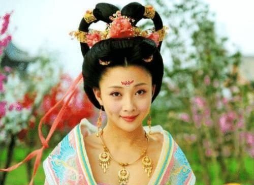  「美女」当年迷人的绝世美女，如今不结婚不生孩子，快40岁依然享受生活