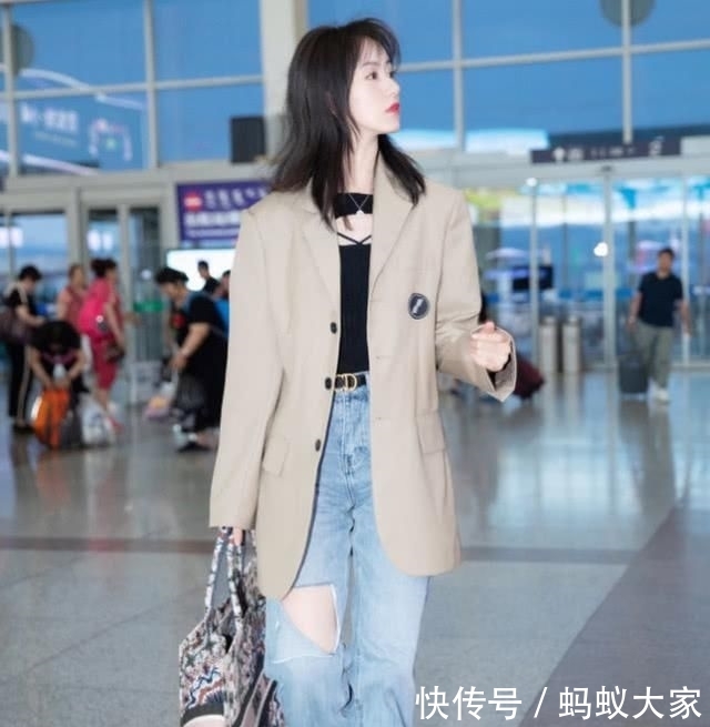  #脚踝#冬季怎么穿得时髦？不露脚踝穿法，被靴子和裤子承包一季舍不得换