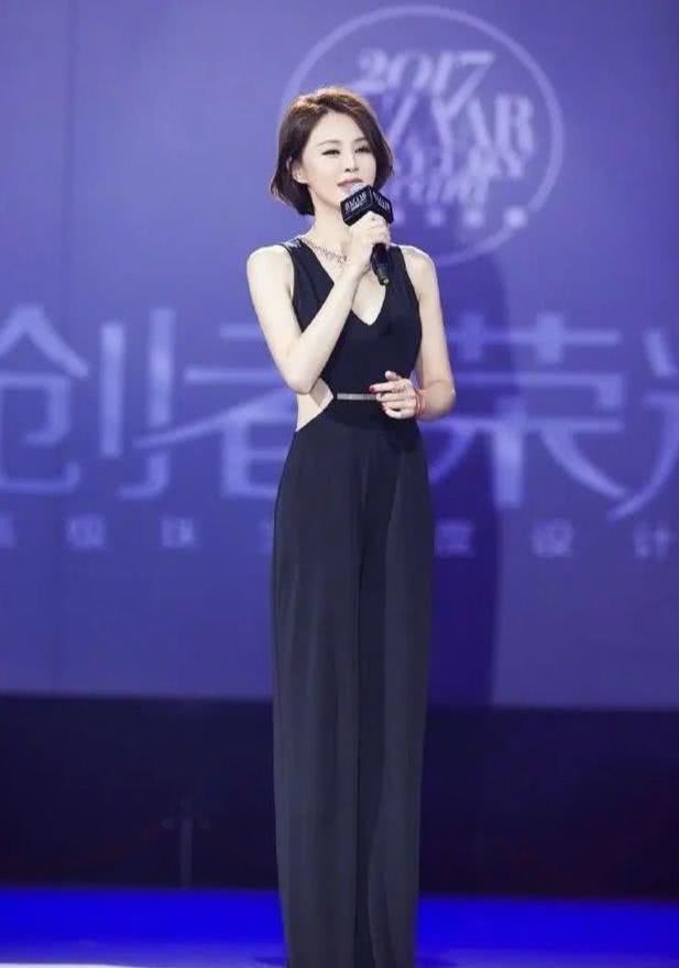 「 感觉」穿露背长裤秀小蛮腰,可她脸早就僵了啊!,关悦为了证明自己年轻