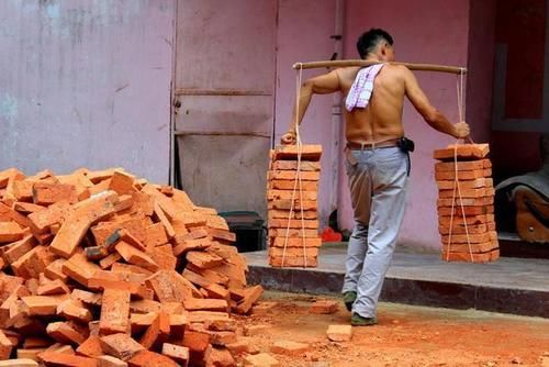  黏土砖@农村的红砖一直涨价，越禁止越贵？其实，农村并没有禁止