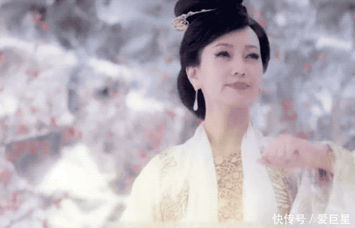  [大衣]赵雅芝真是时尚搭配教科书，照着这8套大衣穿，时髦又减龄！