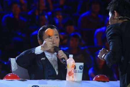 周立波回应不到3小时，唐爽再呛：有证据尽管晒