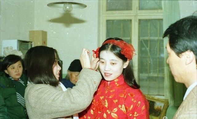  [婚礼]40年前的结婚仪式原来是这样的，摄影师王心钢收藏了这些宝贝