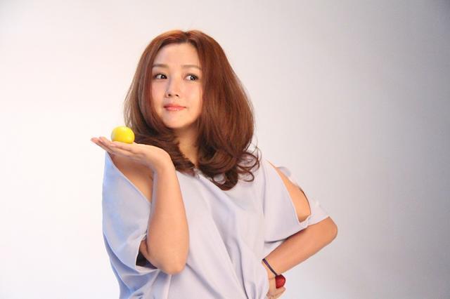 何洁破口大骂，怒斥媒体“良心被狗吃了”，网友：你是最好的母亲