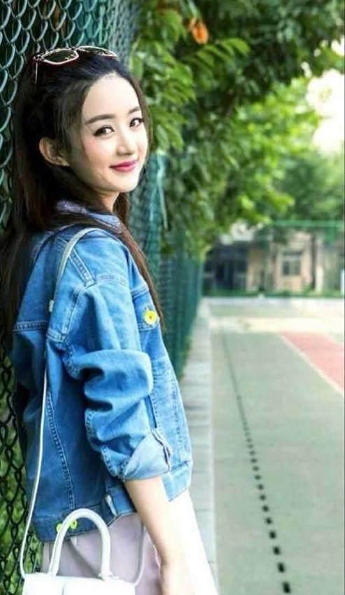 牛仔装不仅百搭，随意，还能穿出温柔，可爱感