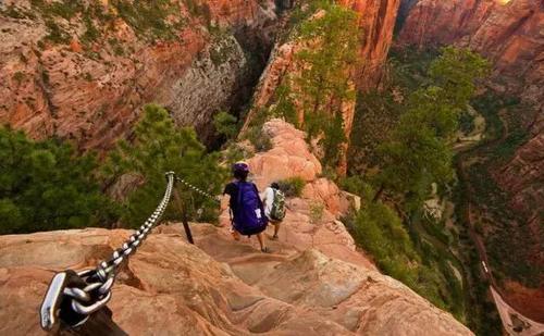 华山陡峭阶梯路VS全球可怕的景点楼梯，你都敢走吗？