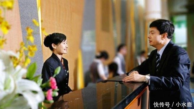  「返乡」新时代农村怪象之“返乡酒店行”，挣钱不容易，农民为