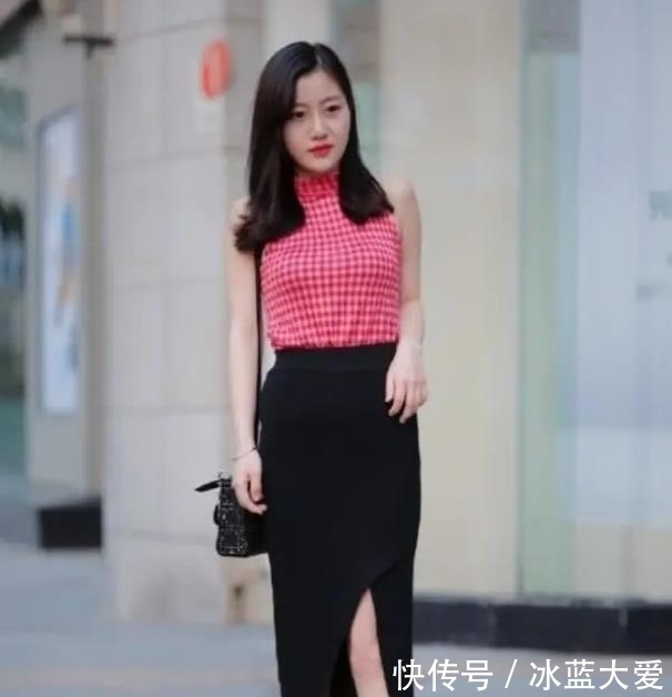  [时尚]街拍：明眸善睐的美女，豹纹连衣裙外搭外套，时尚又大气