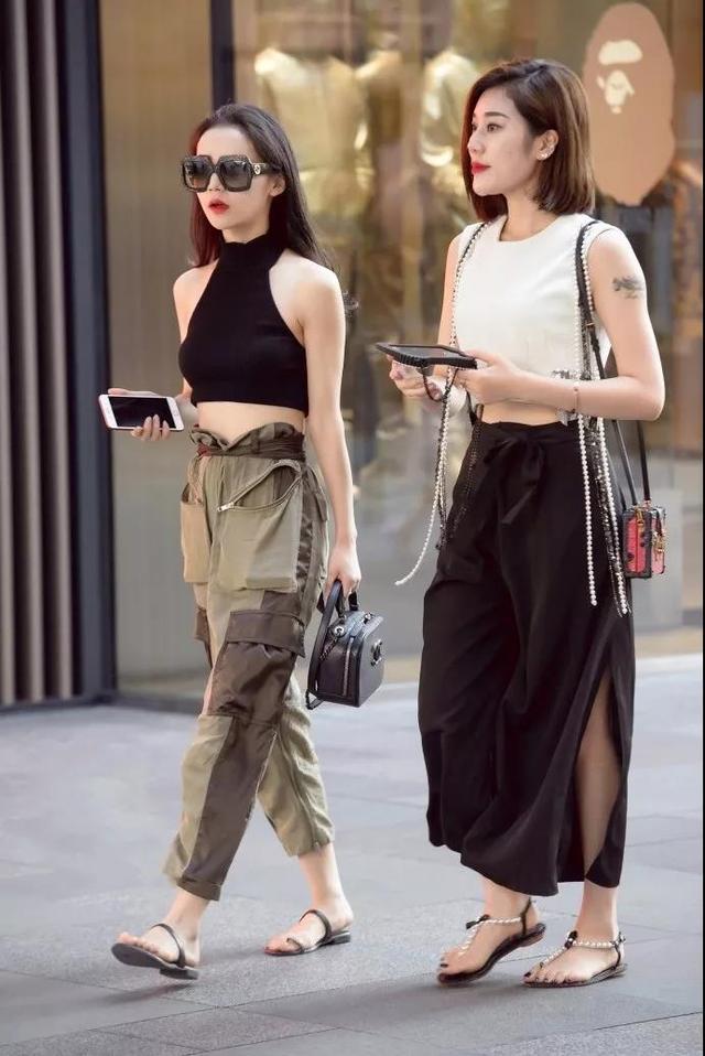 街拍：小姐姐高雅大方十足气质，实在无可挑剔！