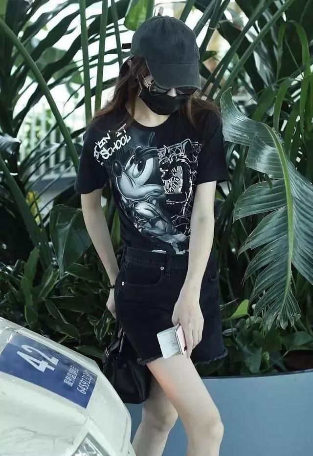唐嫣腿也太长了，5分短裤都被她穿成热裤，脚踝成热议“亮点”
