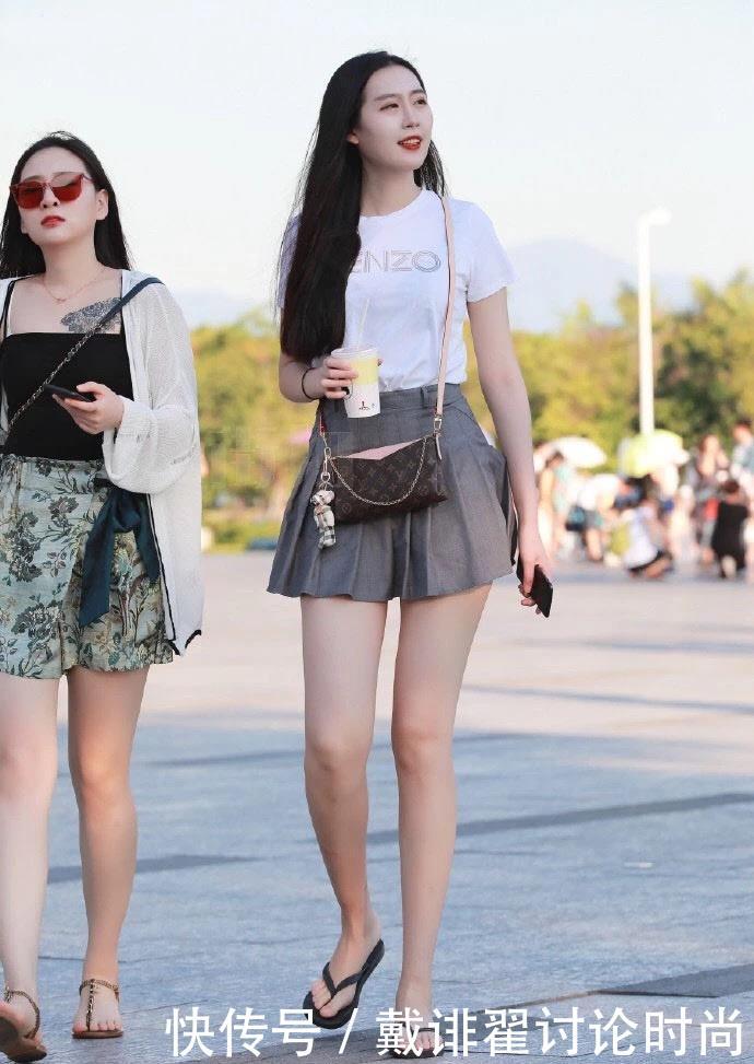 街拍:所为回眸一笑的百媚生,即使没有笑,图2美女也成功迷倒我!!