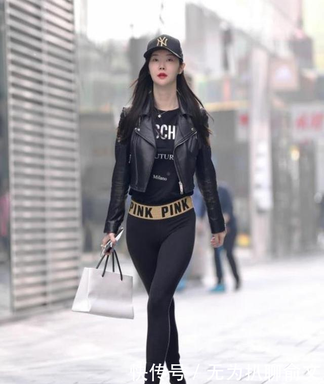  『奇怪』街拍穿搭：这世界真的好奇怪，我爱的对我不爱，爱我的我不爱！
