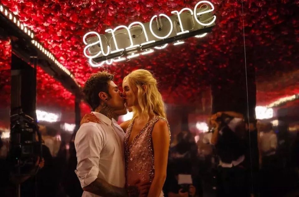 满足了少女们对婚礼的所有幻想，这场世纪婚礼到底有多梦幻?