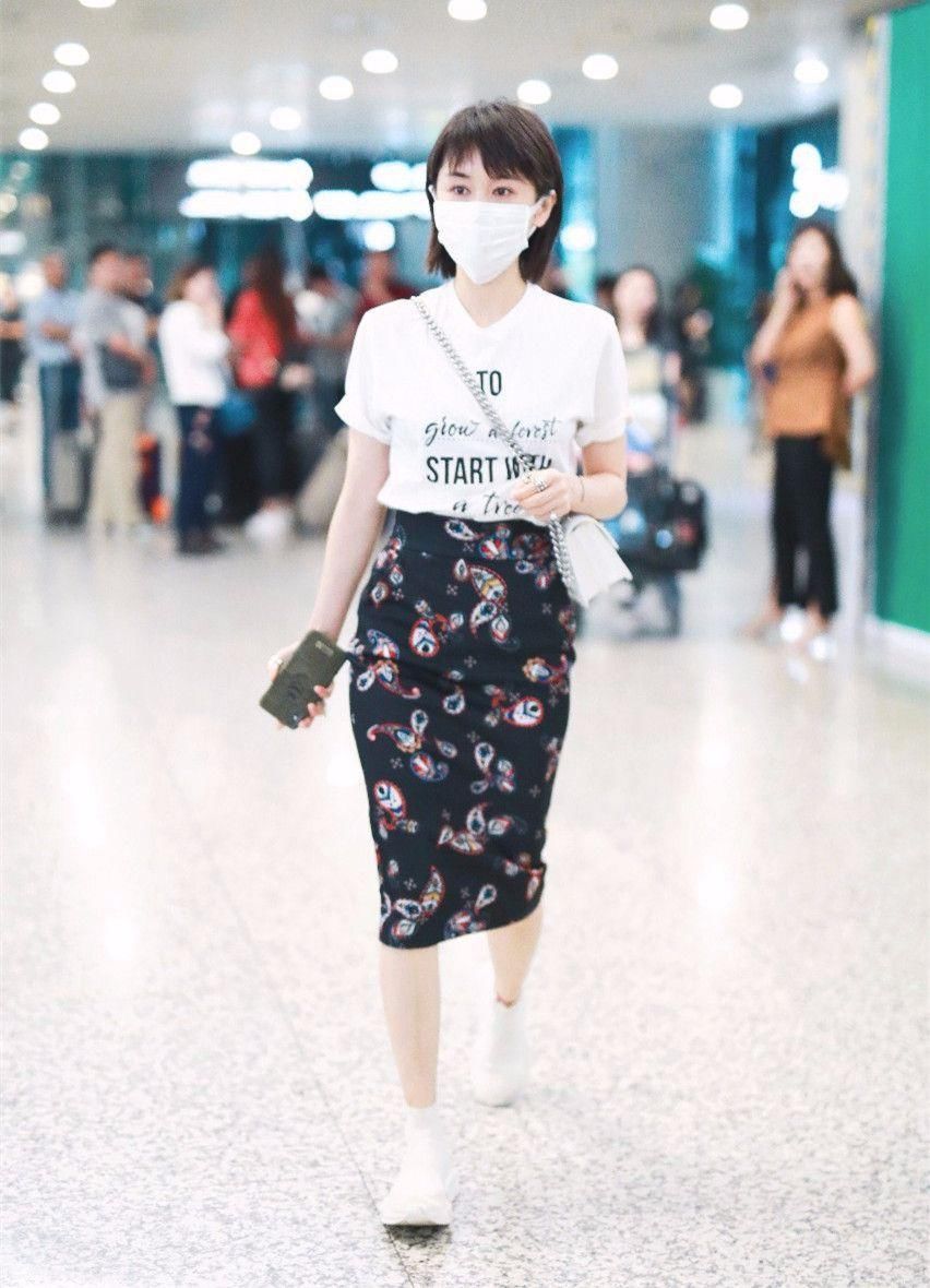 好尴尬，及膝裙被王子文穿成中长裙!之前显高打扮全靠一双高跟鞋