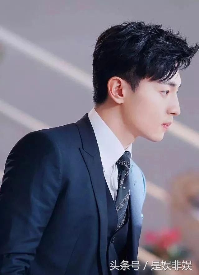 《一千零一夜》邓伦的十五套衣服，第七套贵气，第十套最帅！