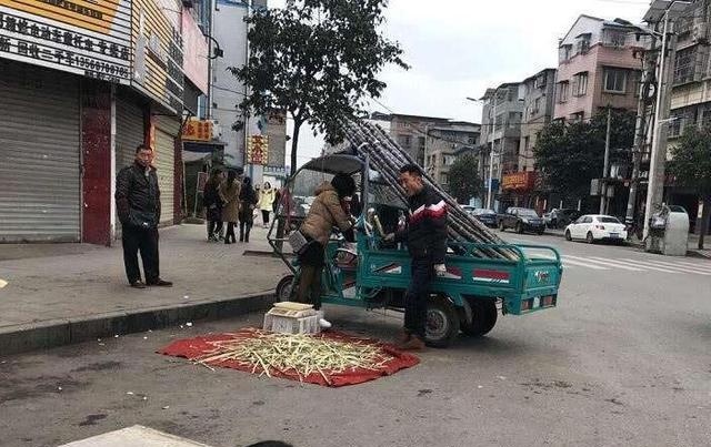  市场上|年前5毛一斤刚保本，年后3毛一斤还无人收，农民：今年争