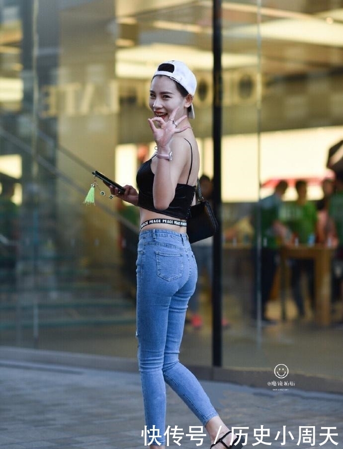  美女|街拍：美女腰上的腰带是从哪里来，又将去往何处