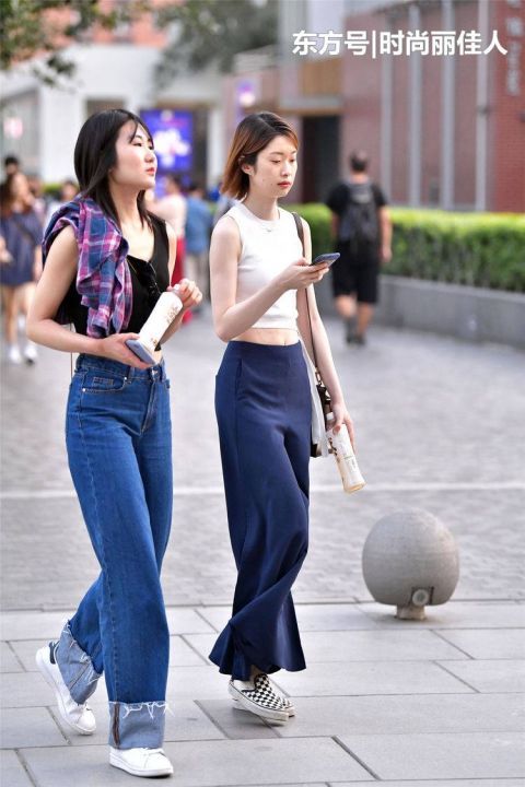 「美女」美女选择高跟鞋搭配长裤,时尚大方,穿出自己的味道来