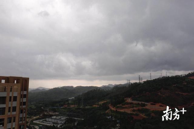 滚动 | 开启“倒水模式”，中山强降雨伴雷电大风来袭，出门请小