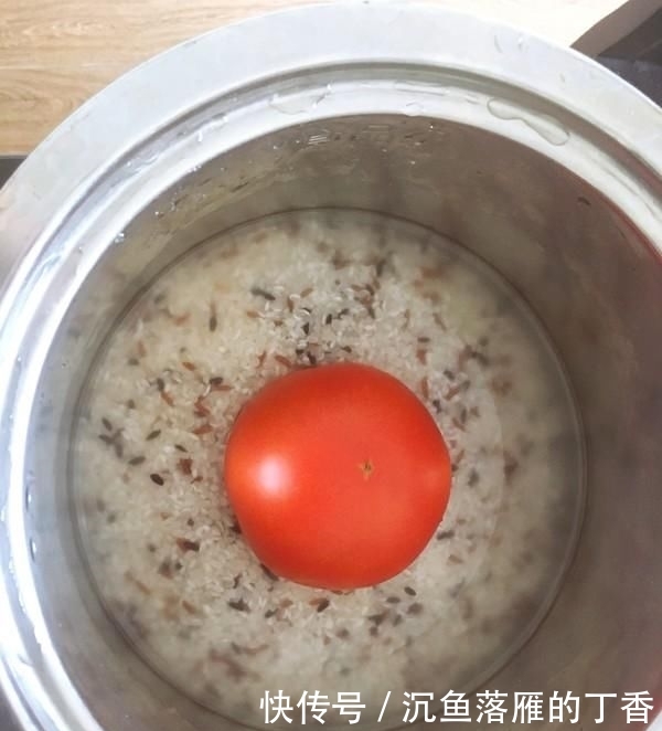 『番茄』它是“祛湿美食”,很多人吃它来减肥,医生却从不让身边人多吃!
