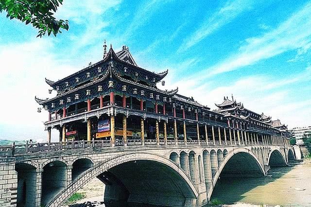 四川降水量最多城市，一年300多天都在下雨，当地女孩肤白貌美