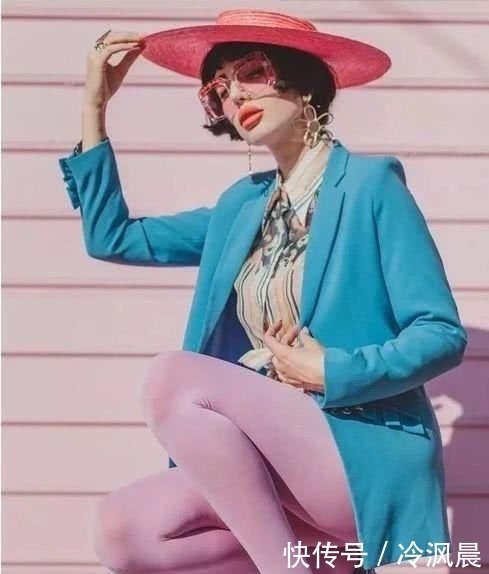 「神秘而」牛油果绿失宠了?今年流行“红提+蓝莓”,高端大气高級,还好显白