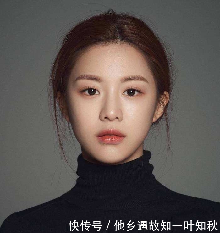  「气质」“整容模板”女生，一件波点连衣裙，简单的穿搭衬托出不俗的气质