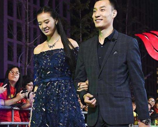 1米92的惠若琪搭配8cm性感高跟, 比名模还养眼! 哪个男人想娶她呢