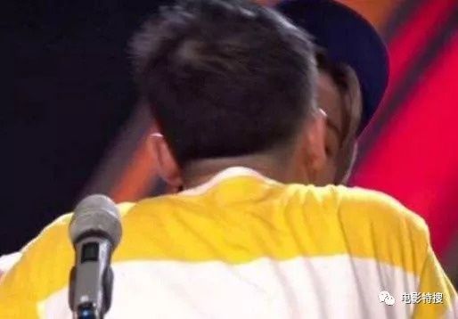 李宇春遭男粉丝强吻引热议，吴青峰四字暗示真相，4处细节让网友