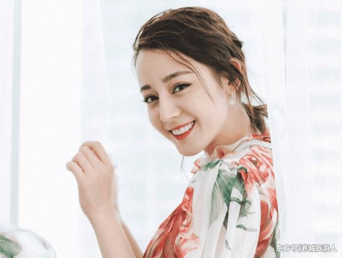 迪丽热巴抢杨幂代言被称白眼狼, 这件事真有这么简单?