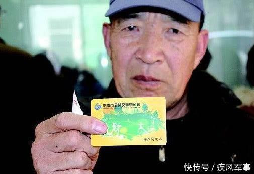 为何现在很多人都要求取消老年公交卡司机看他们做了啥就懂了