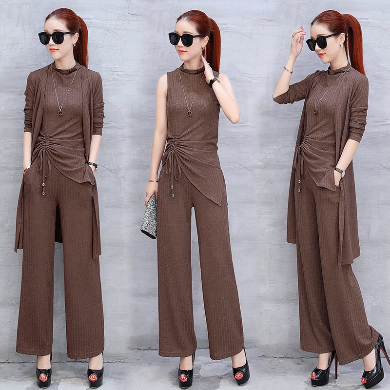 昼夜温差大，6070女人别穿裙子!穿这妈妈套装，保暖还显美嫩