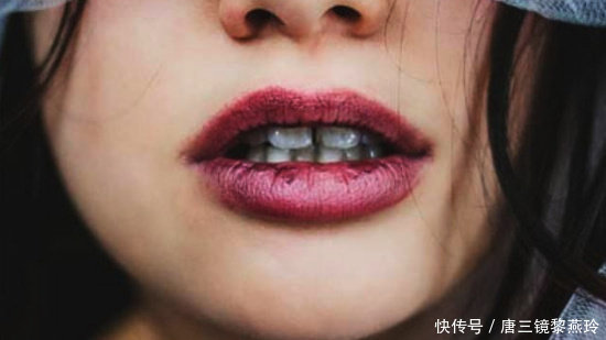 为什么喝完红酒舌头和嘴唇会发黑?