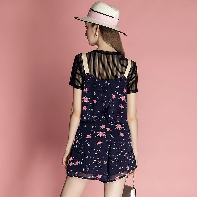 姐姐胆真大，穿款“性感裙”上街，备受欢迎，妖娆身姿，穿出S型