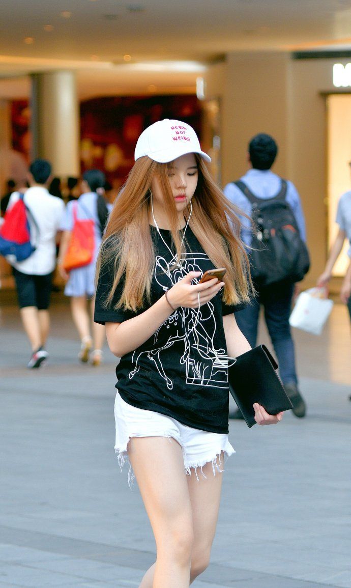 成都街拍:8款时尚的穿搭参考，学会了，让你的时刻都是美美哒