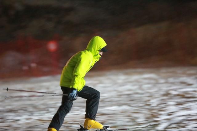 奥悦碾子山国际滑雪场提前迎来游客高峰