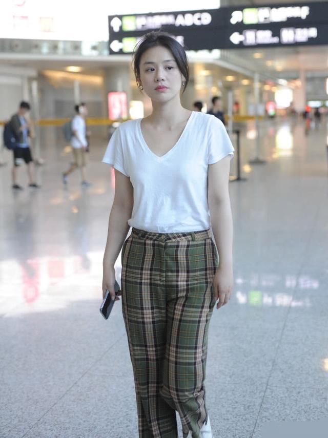 马思纯未修图曝光，白t+睡裤皮肤松弛，网友：你让我又哭了！