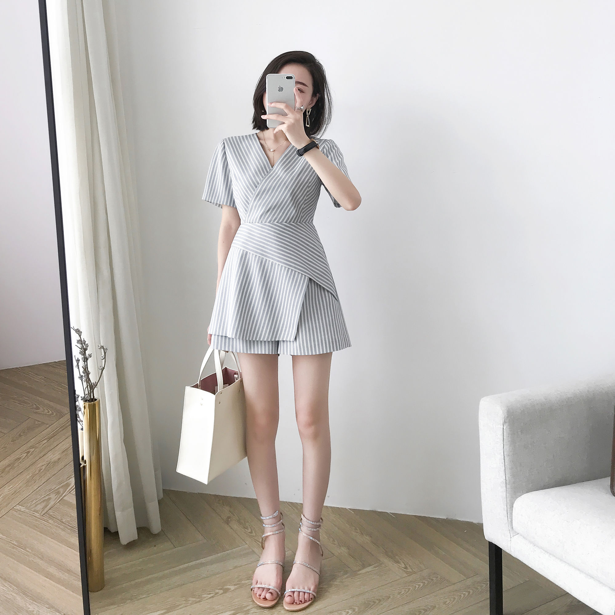 我1米53,却没人说我矮,只因穿这短裤套装,显高不止10公分