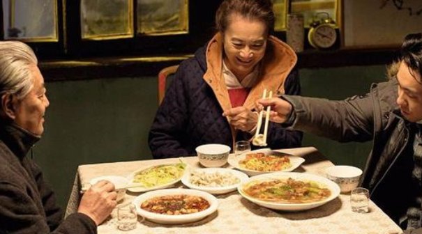 「父母」该怎样去爱你年迈的父母?做到以下3点,是对他们最大的孝