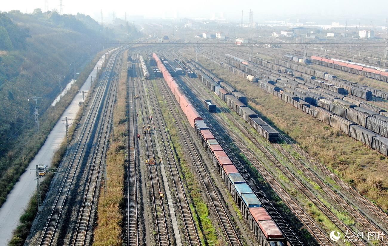  铁路线路：中欧班列的护航者