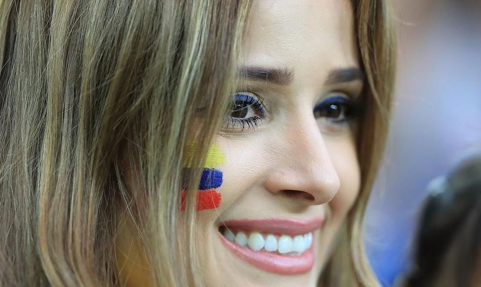 世界杯1/8决赛佳丽:哥伦比亚美女烈焰红唇，英格兰姑娘清新雅致