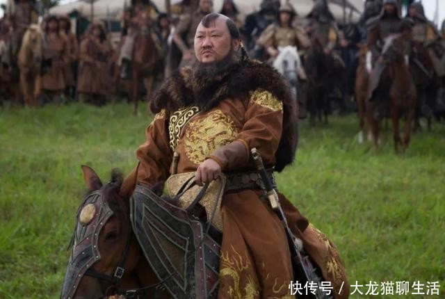 「回鹘」蒙古国将用“回鹘”文,它是成吉思汗御用文,与如今蒙文区别较大