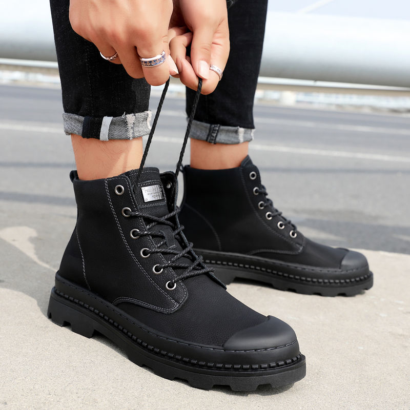 凉鞋可以冷藏了，今年未上先火的马丁靴提早，女人见了直呼:太帅