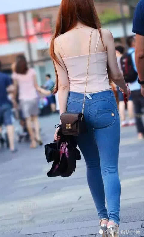 解忧一笑，一条牛仔裤适合各种人群，图5穿上牛仔裤，美翻了